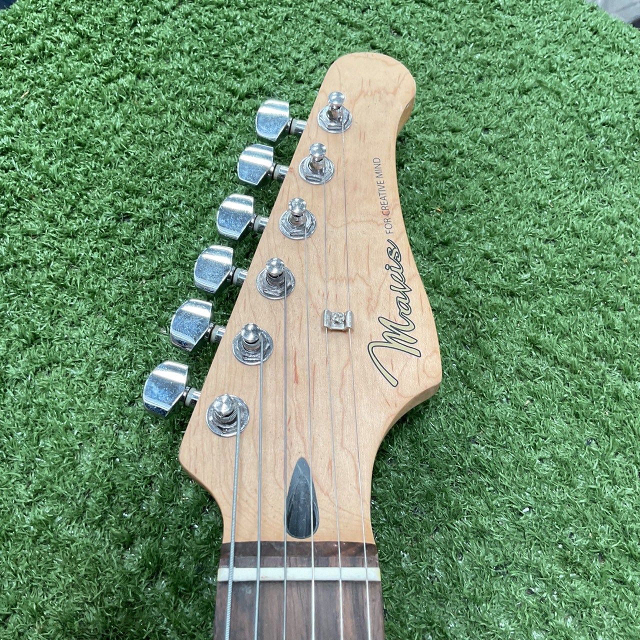 กีต้าร์ไฟฟ้า Mavis