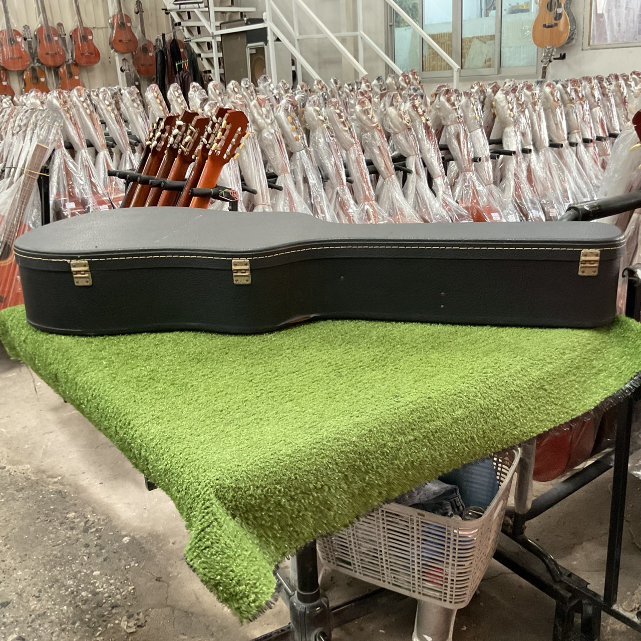 กล่องเคสกีต้าร์โปร่ง