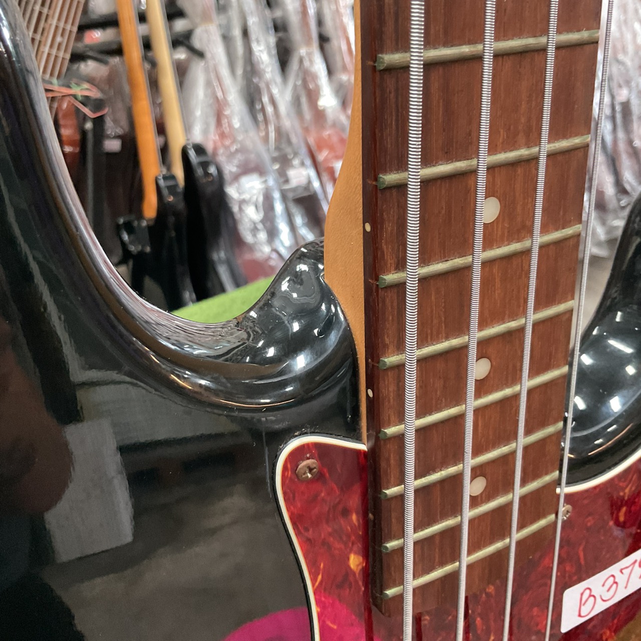 กีต้าร์เบส Maison