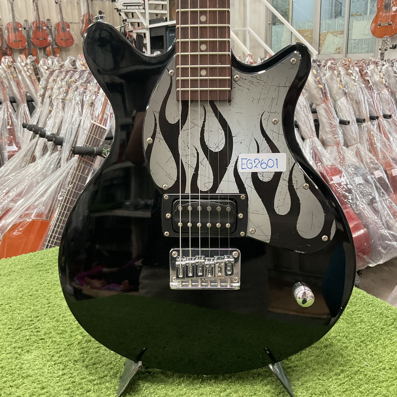 กีต้าร์ไฟฟ้า FIRST ACT : ME1980