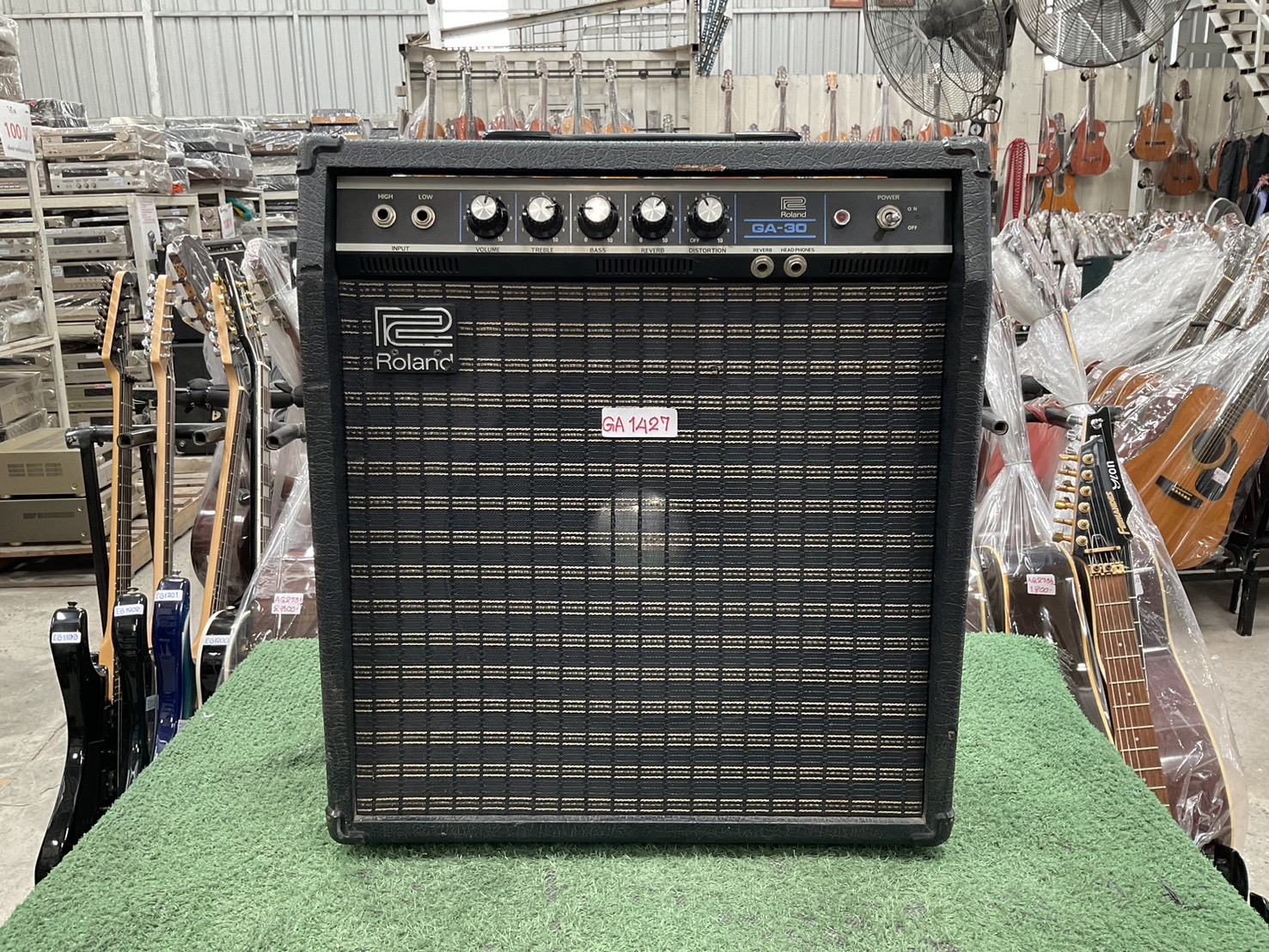 แอมป์กีตาร์ Roland : GA-30