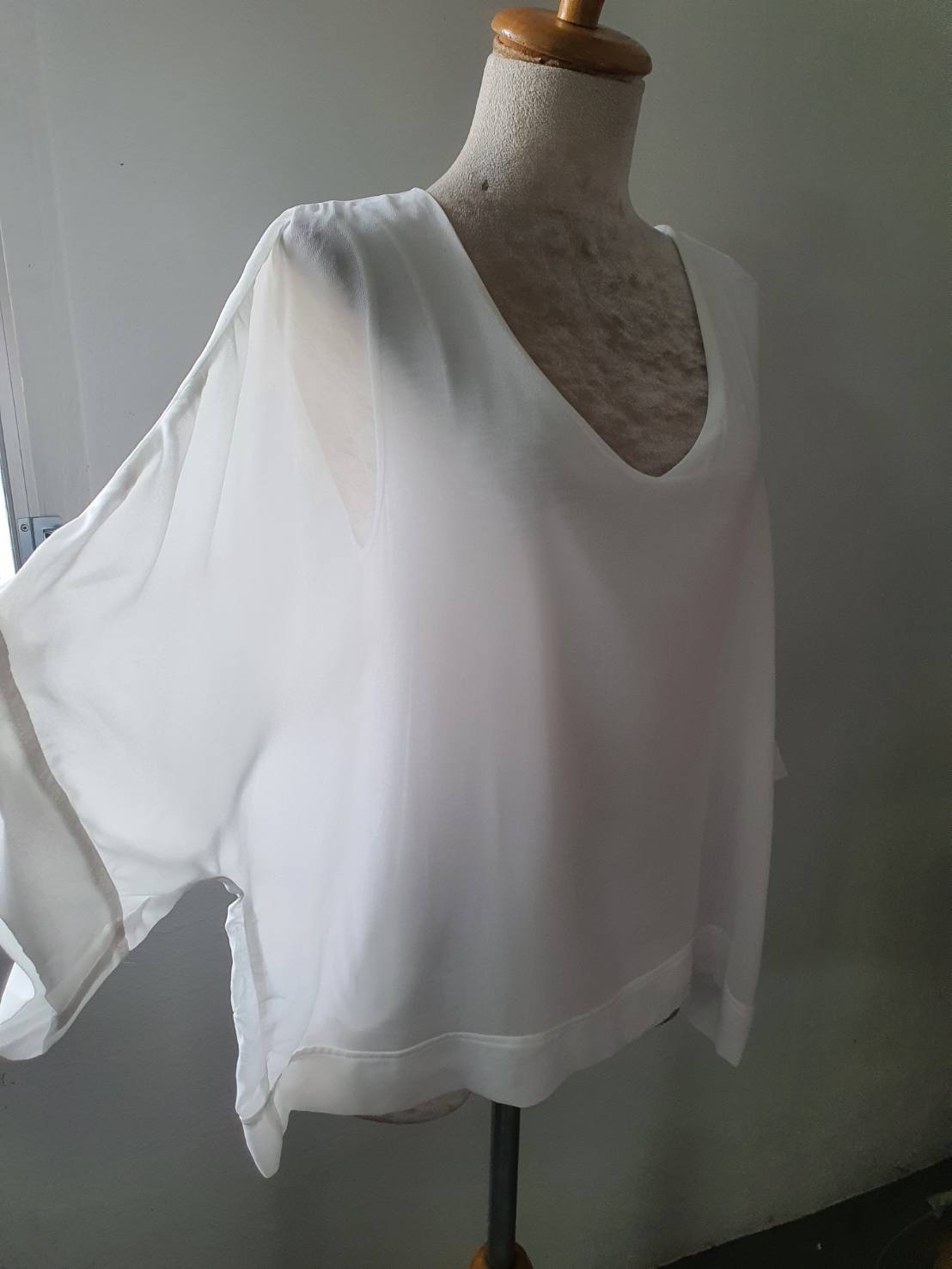 FF06515 เสื้อผ้าชีฟอง มือสอง สีขาว อก 52 นิ้ว