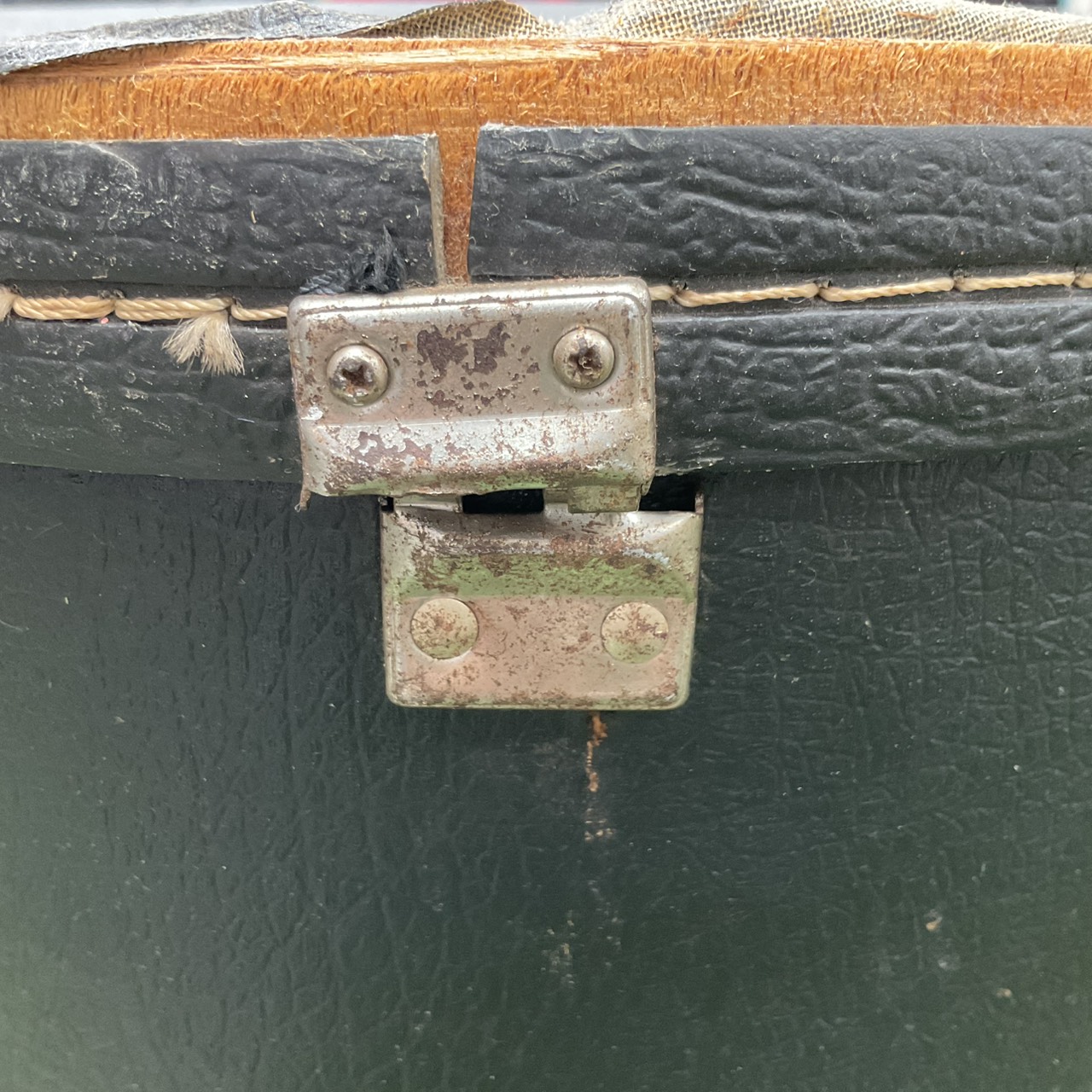 กล่องเคสกีต้าร์โปร่ง