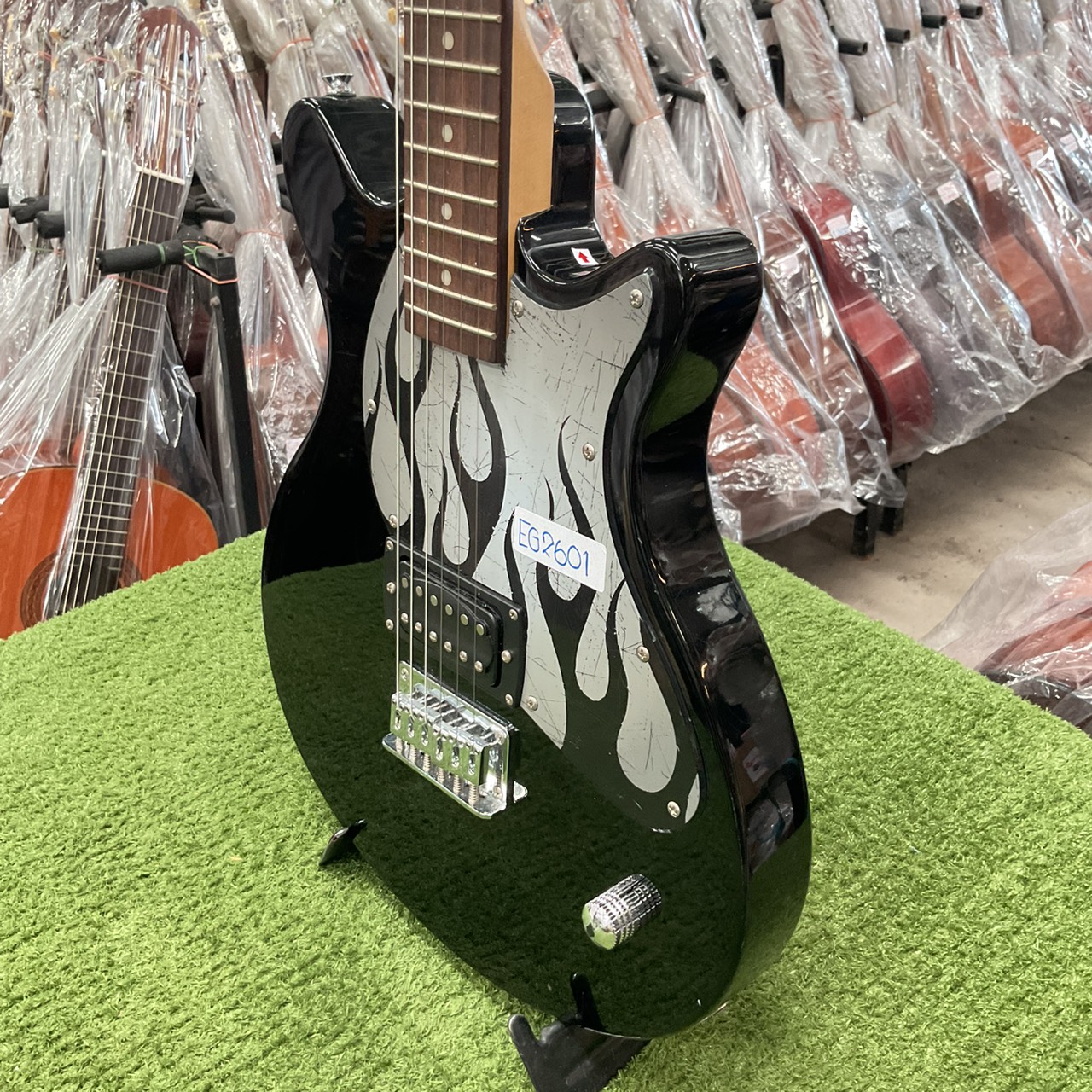 กีต้าร์ไฟฟ้า FIRST ACT : ME1980