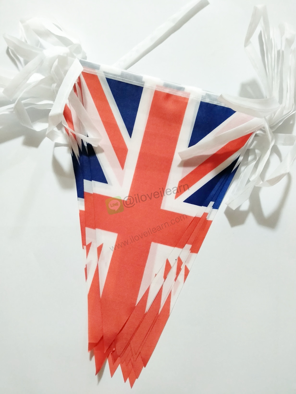 ธงชาติสหราชอาณาจักร (ธงราวอังกฤษ แบบสามเหลี่ยม) The United Kingdom of Great Britain (British Flag Small Triangular Flag Decoration) ธงชาติสหราชอาณาจักร ธงชาติประเทศอังกฤษ สำหรับประดับตกแต่งในงาน ตกแต่งสถานที่ ราคาถูก