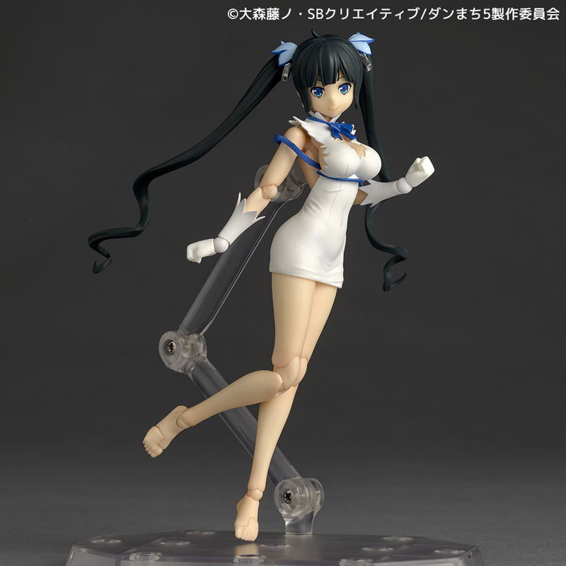 Revoltech Is It Wrong to Try to Pick Up Girls in a Dungeon? Hestia(Pre-order)