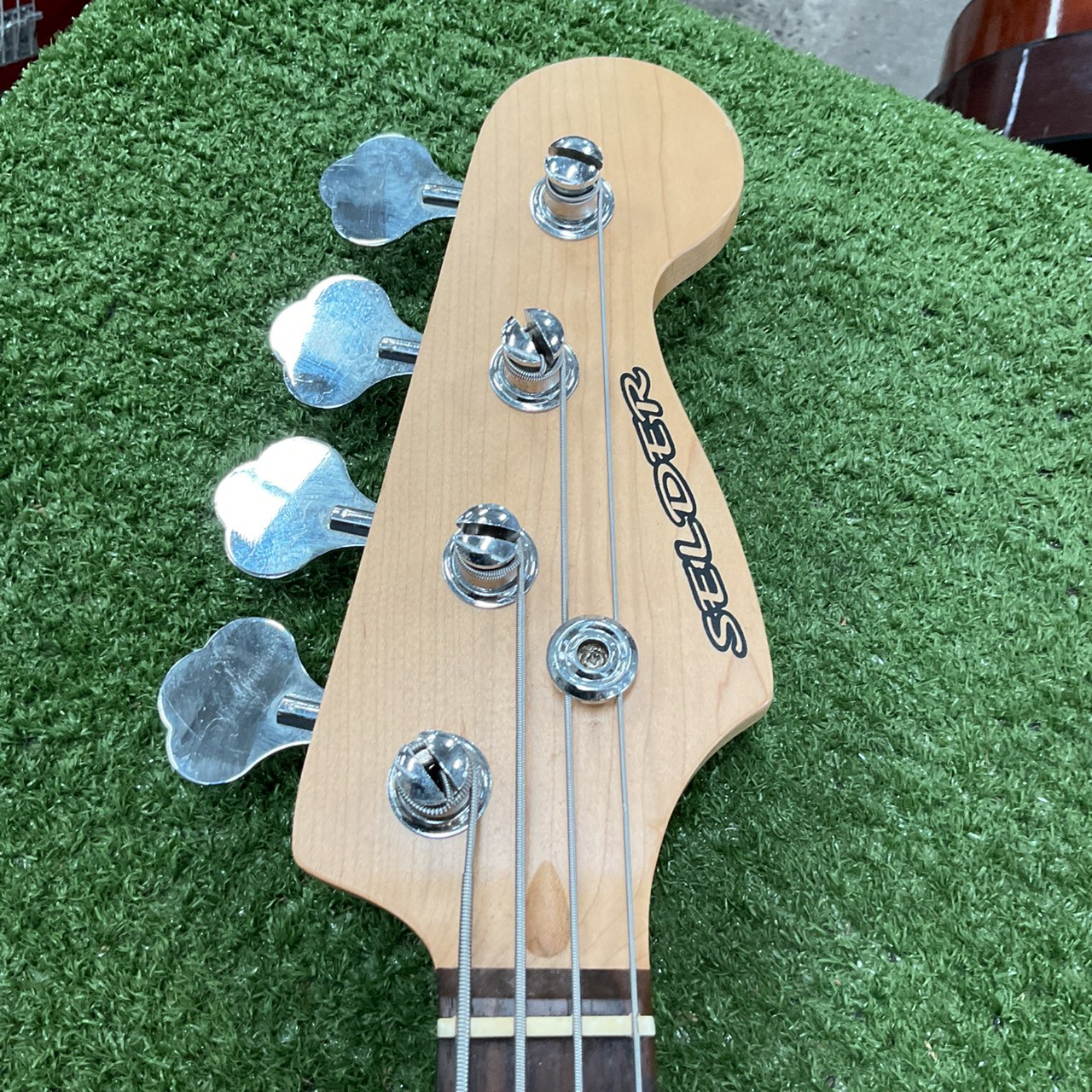 กีต้าร์เบส SELDER