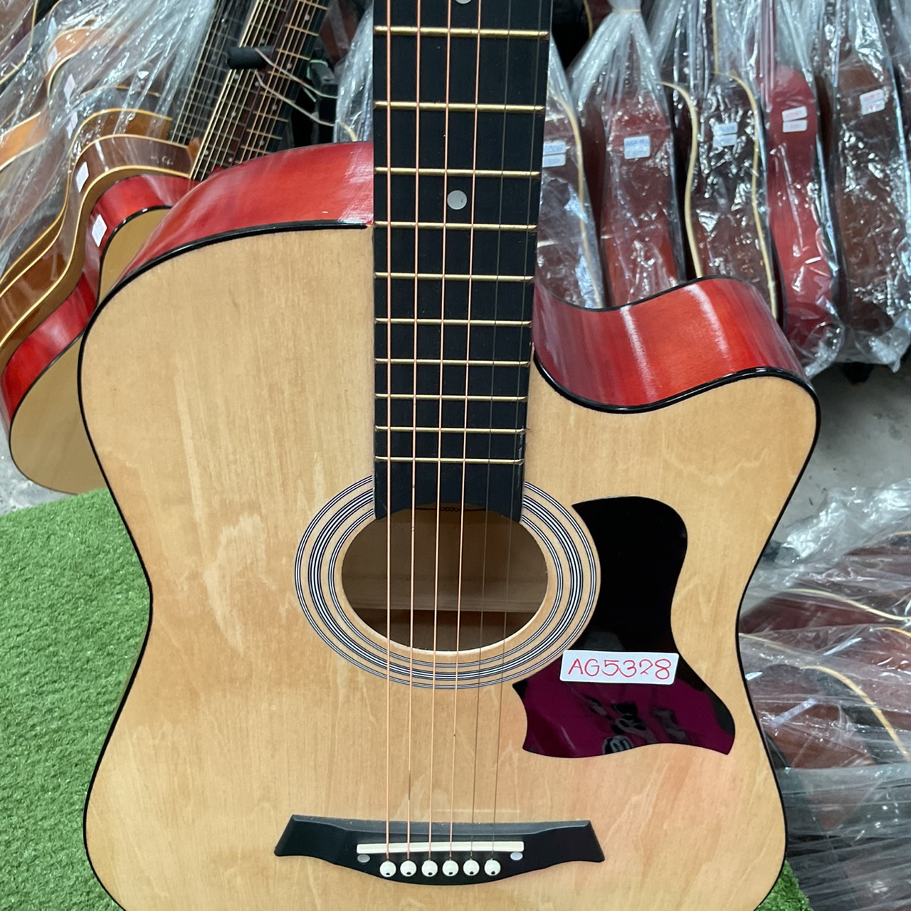 กีต้าร์โปร่ง Venkuri : FT-812