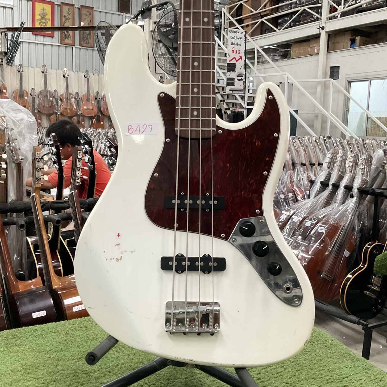 กีต้าร์เบส Mavis