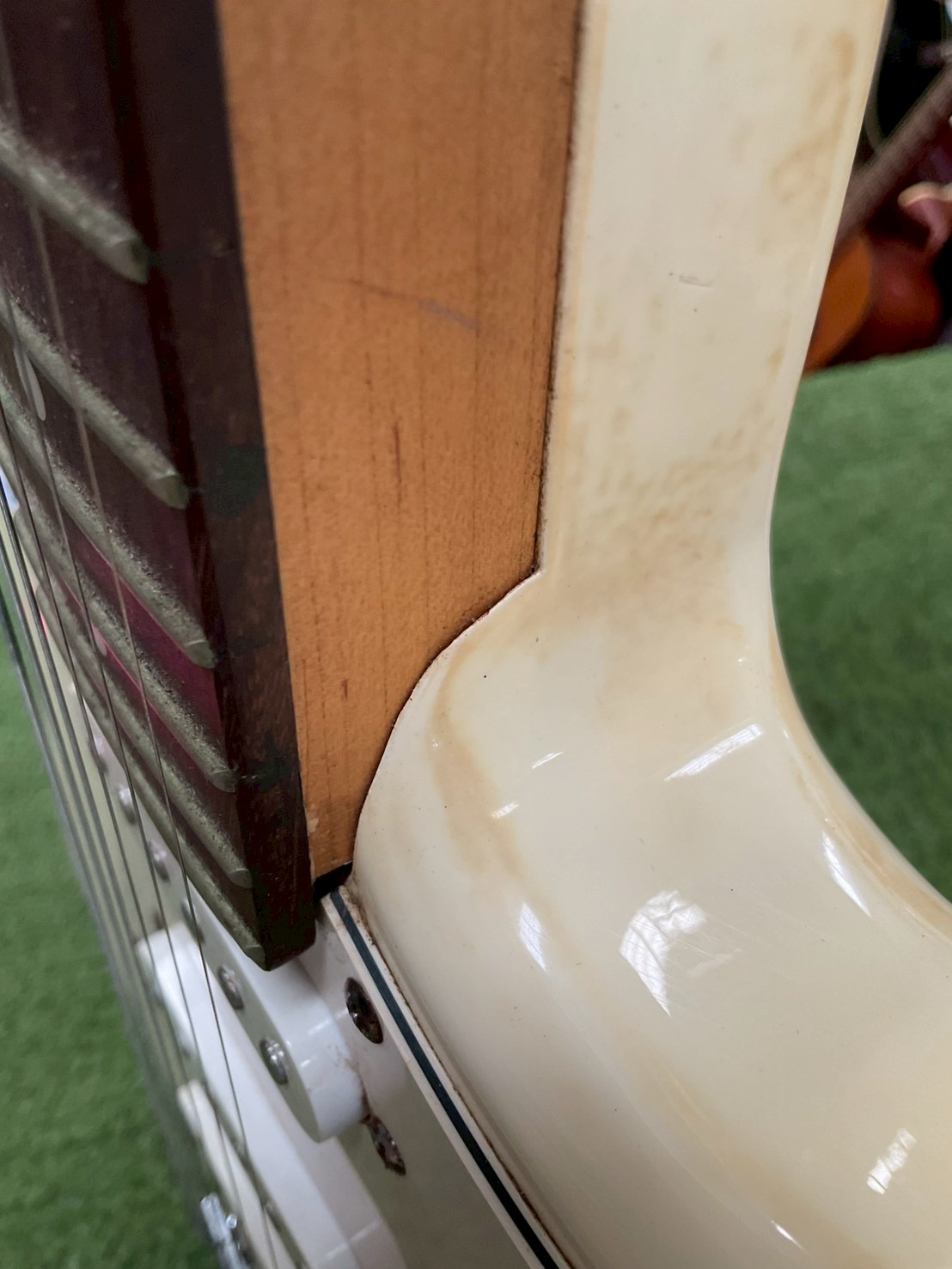 กีต้าร์ไฟฟ้า PhotoGenic