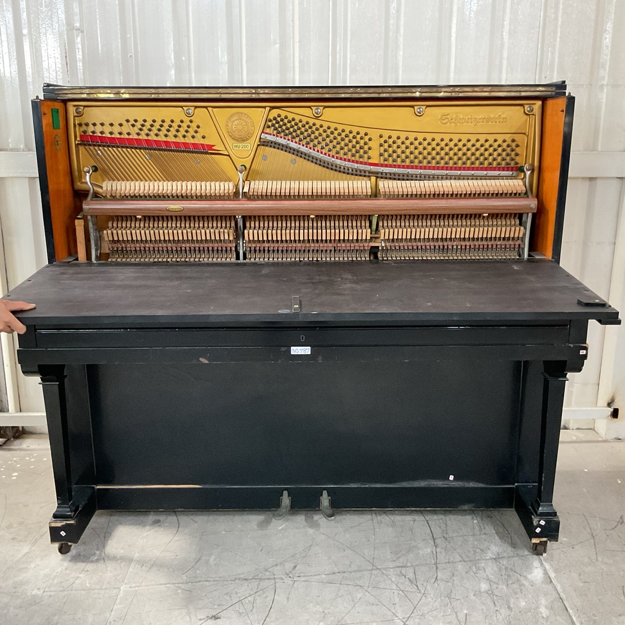 เปียโนอัพไลท์ Schweizerstein : HU-200