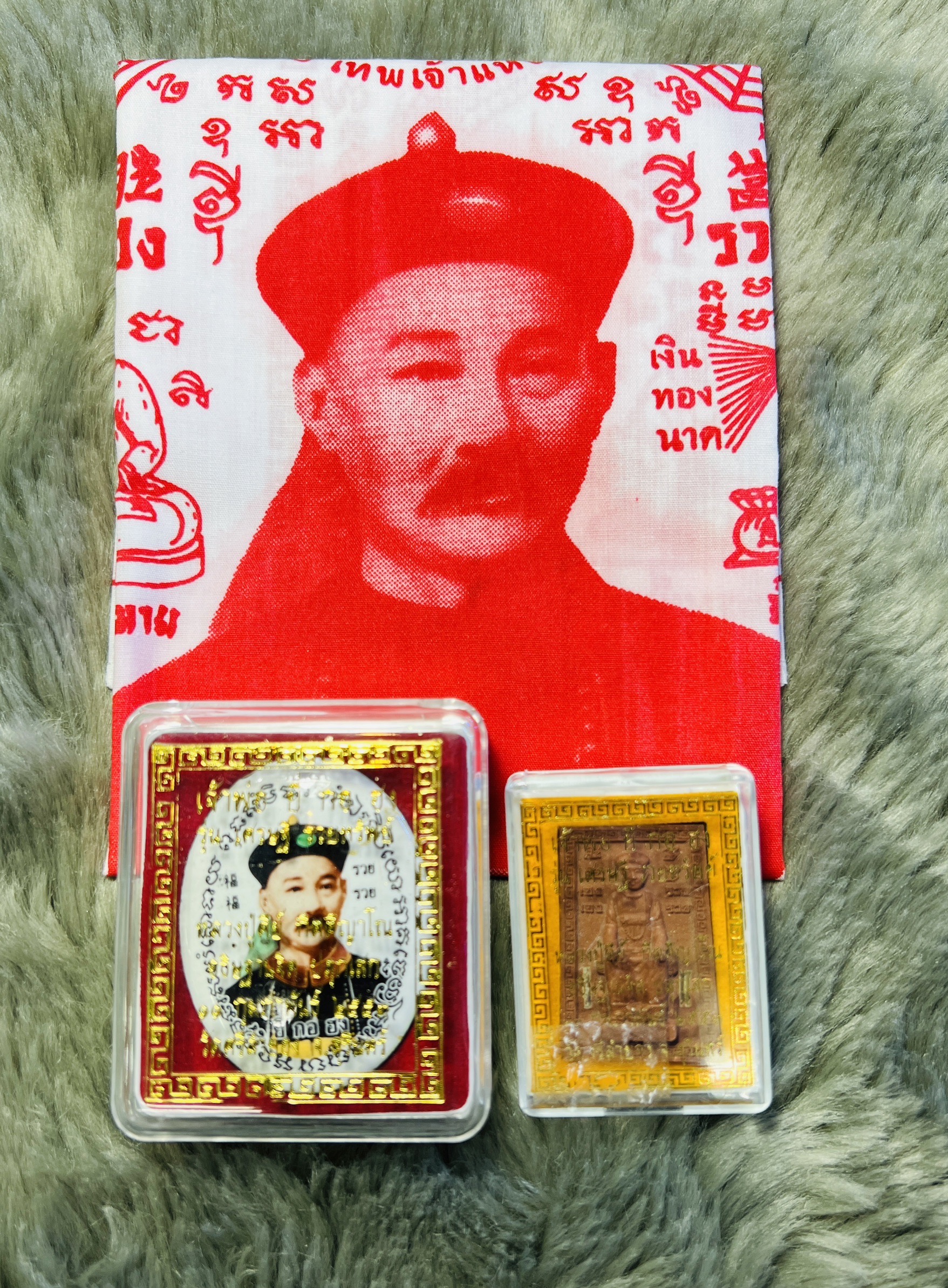 เจ้าพ่อยี่กอฮง (ชุดกรรมการ, ผ้ายันต์สีแดง) หลวงปู่คีย์ ปี2553 Yi Ko Hong (Special set, Red cloth) B.E.2553 SKU-01905