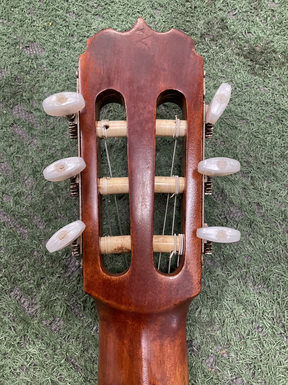 กีต้าร์คลาสสิค ยี่ห้อตามภาพ