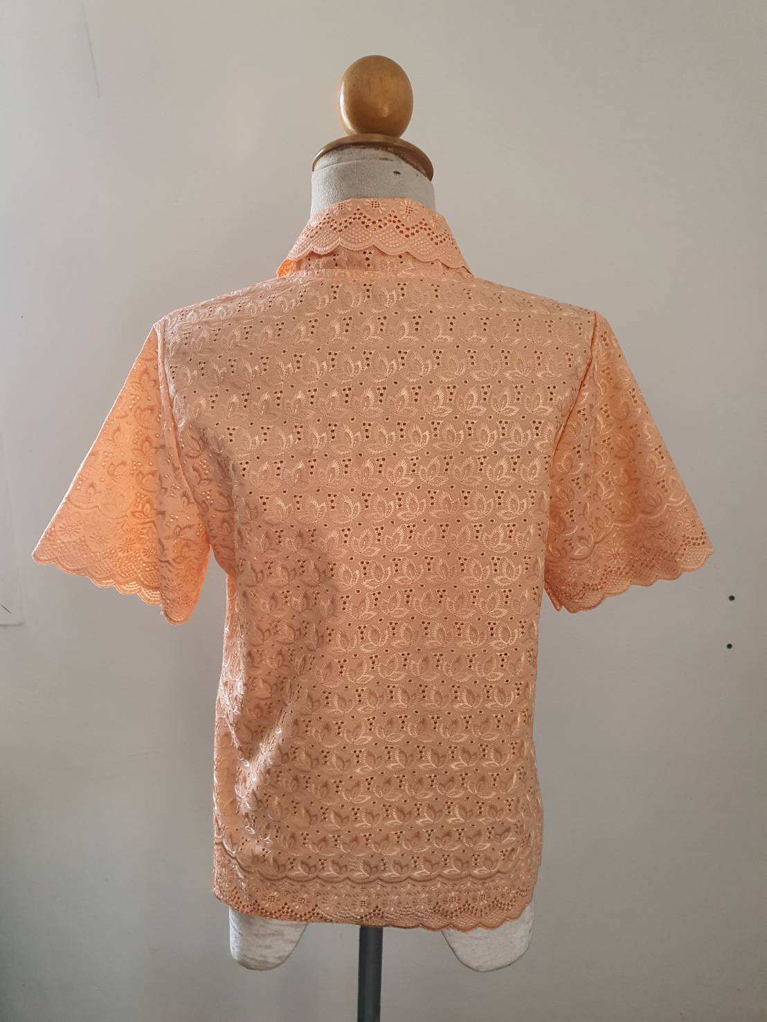 FF05837 เสื้อผ้า มือสอง สีส้ม ลายปัก อก 36 นิ้ว