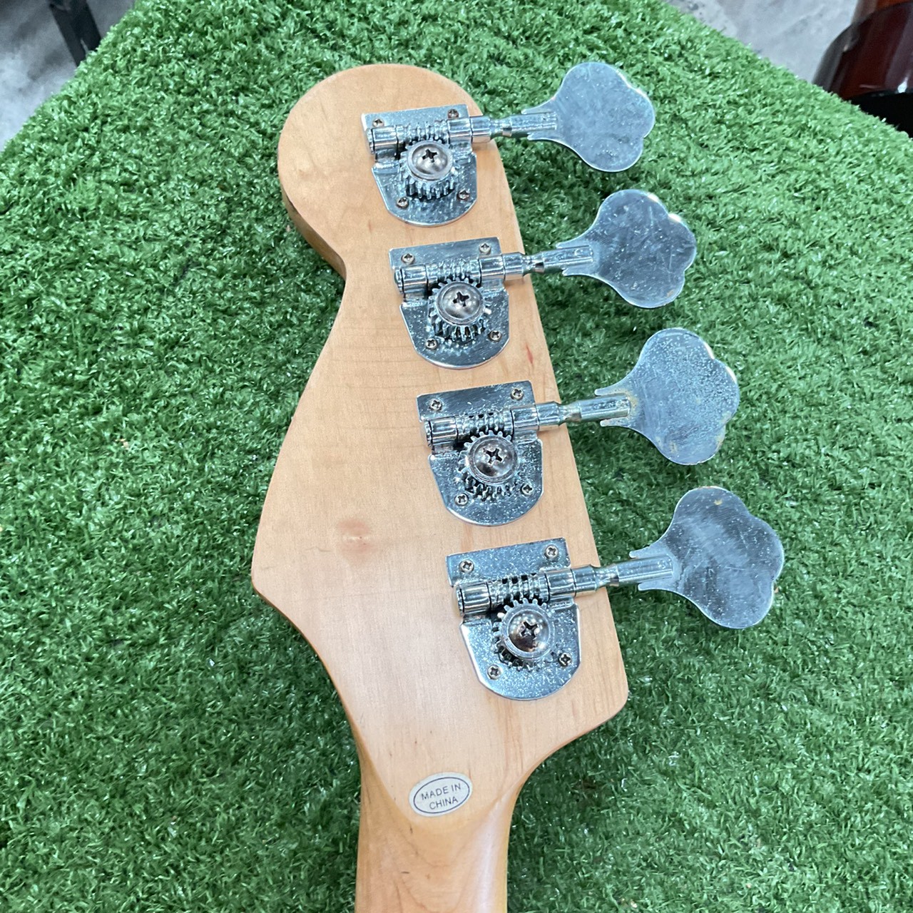 กีต้าร์เบส SELDER