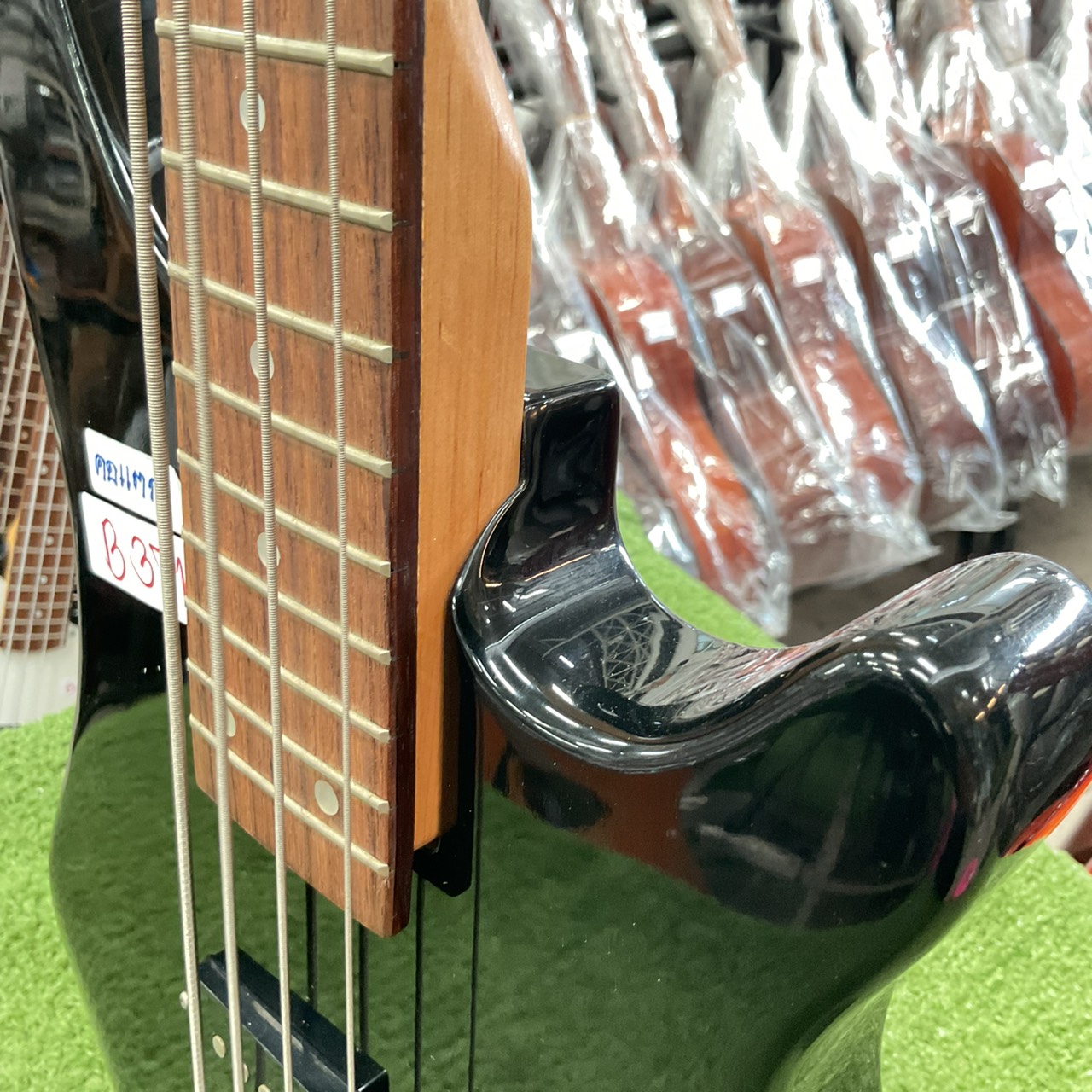 กีต้าร์เบส BUSKER'S