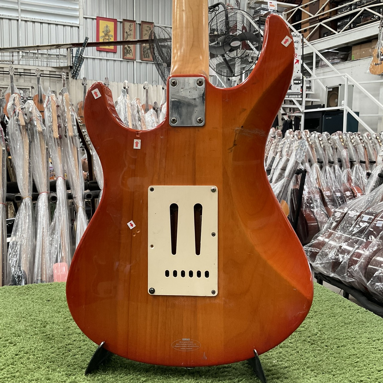 กีต้าร์ไฟฟ้า YAMAHA : YGS 112T