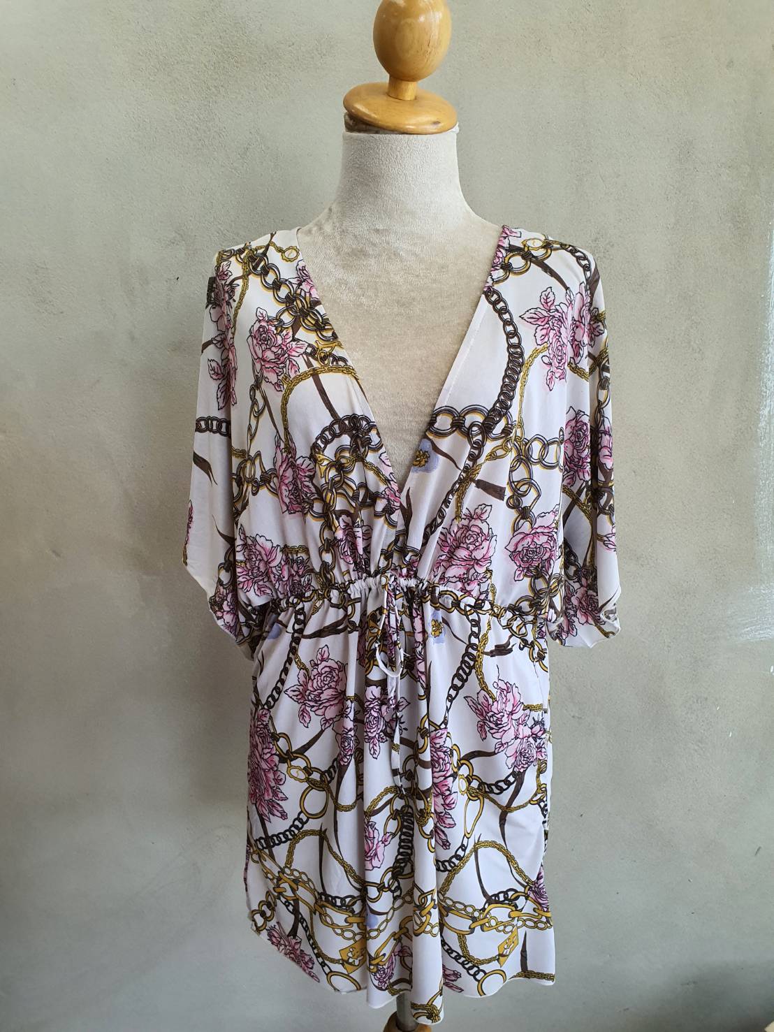 FF04301 เสื้อผ้ามือสอง ลายดอกไม้สีขาว อก free