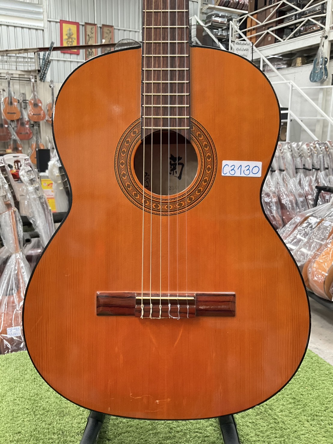 กีต้าร์คลาสสิค ยี่ห้อตามภาพ