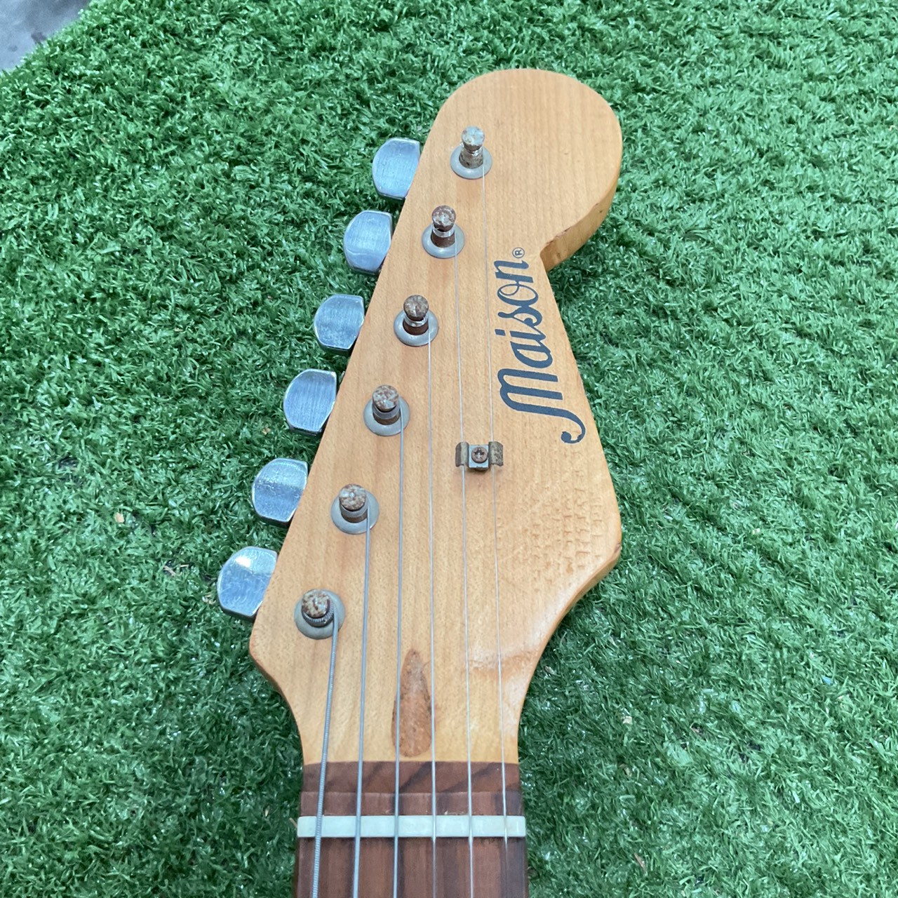 กีต้าร์ไฟฟ้า Maison
