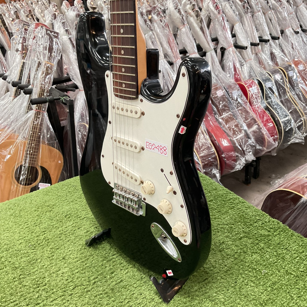 กีต้าร์ไฟฟ้า ยี่ห้อตามภาพ