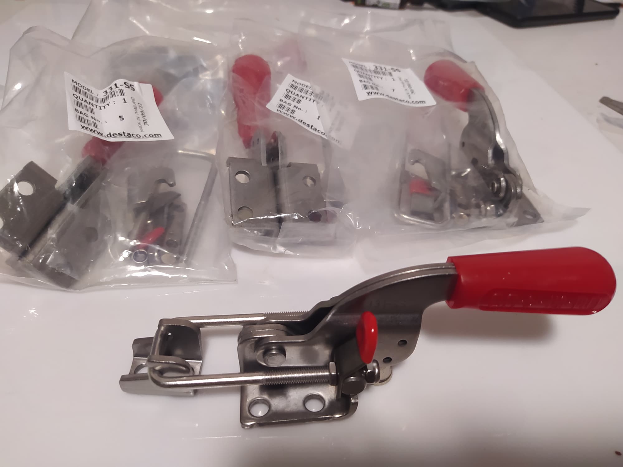 DE STA CO 331-SS Pull Action Clamp