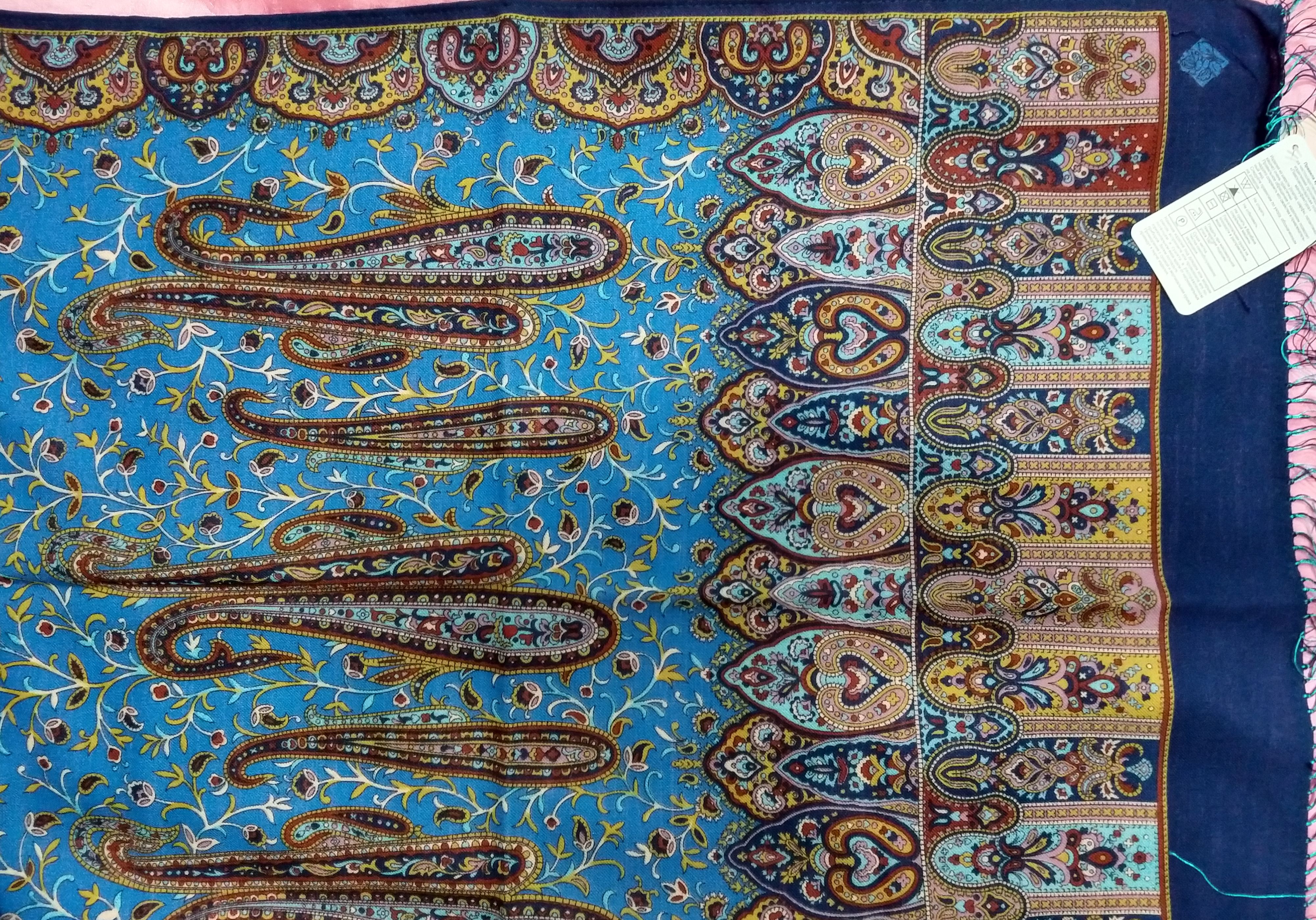 ผ้าพันคอ/คลุมไหล่ขนสัตว์รัสเซียแท้พิมพ์ลาย (100% Wool Shawls) : From Russia With Love (150 x 60 cm.)
