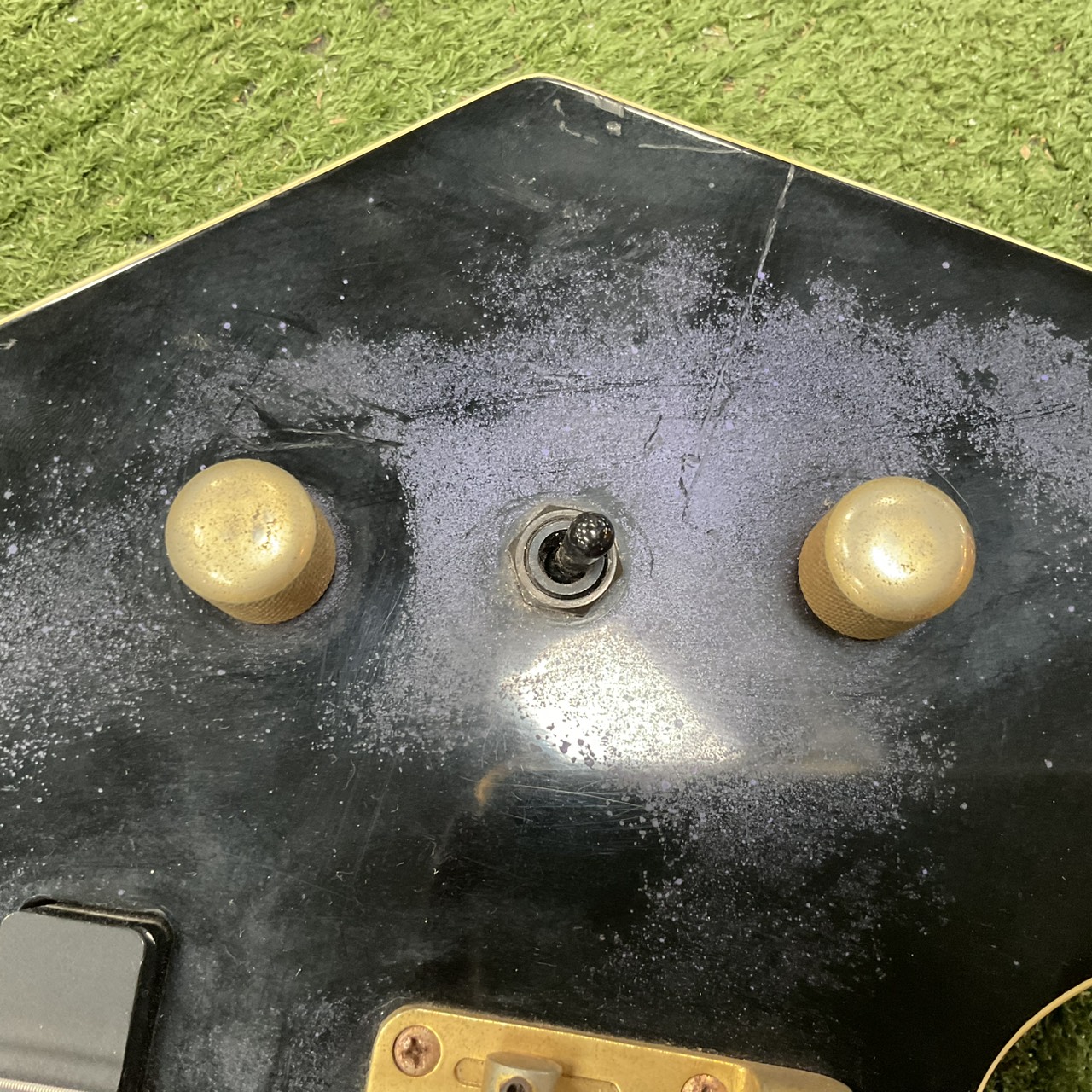 กีต้าร์เบส M