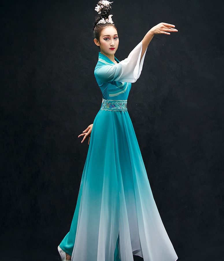 ชุดแต่งกายสตรีจีนสมัยโบราณสำหรับแสดงการฟ้อนรำ 古典舞演出服女新款成人飘逸汉服古装 Chinese Female Traditional Folk Dance Costumes