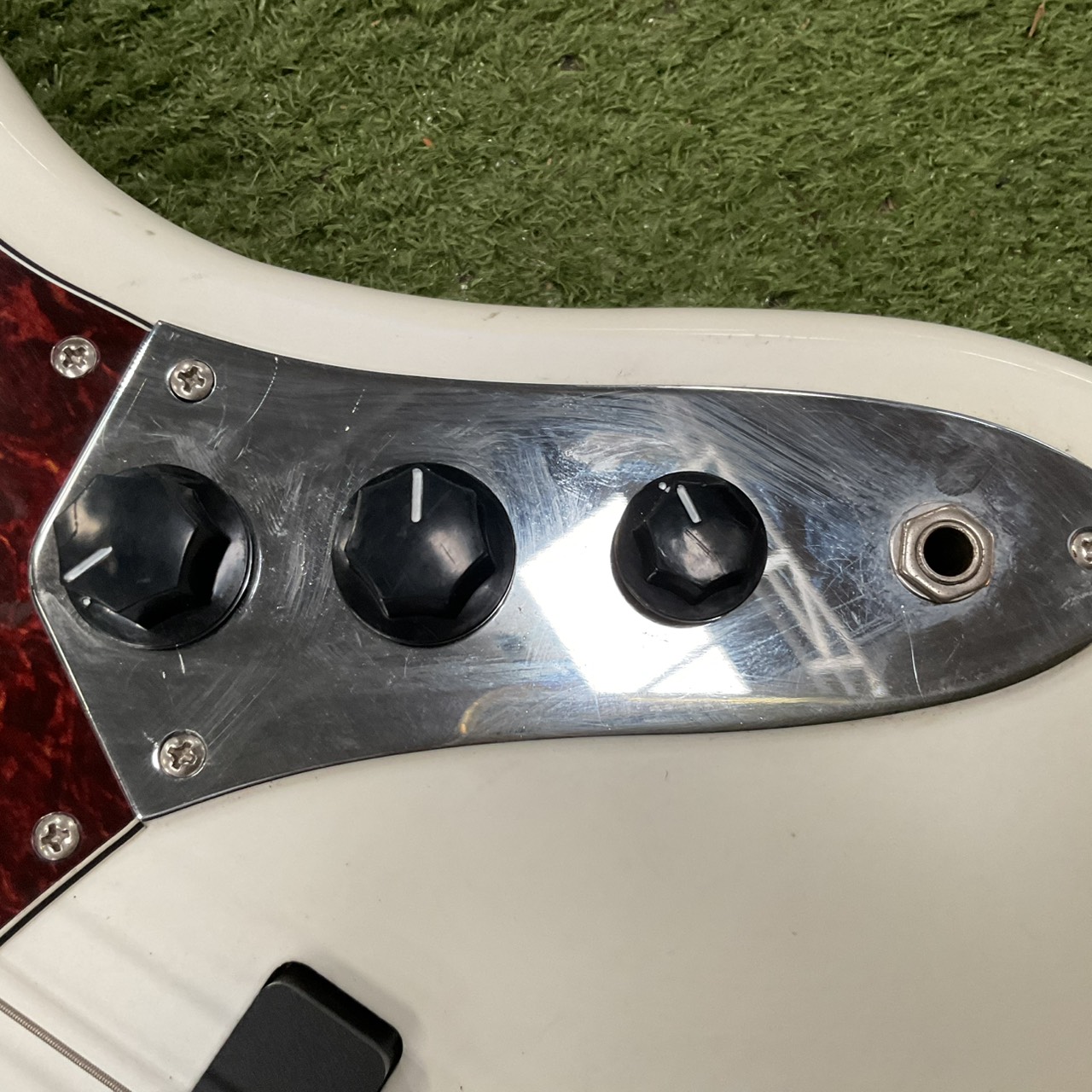 กีต้าร์เบส Mavis