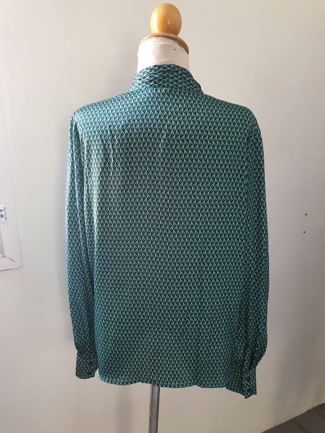 FF06119 เสื้อแฟชั่น ซาติน สีเขียว อก 40 นิ้ว