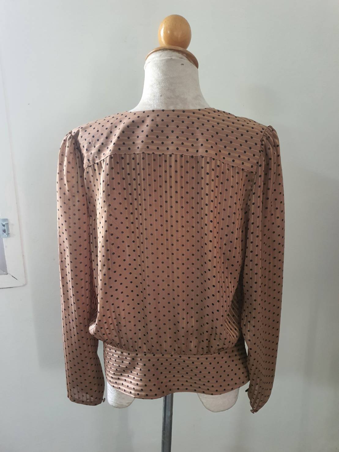 FF06465 เสื้อผ้ามือสอง ชีฟอง สีน้ำตาลลายจุด อก 40 นิ้ว