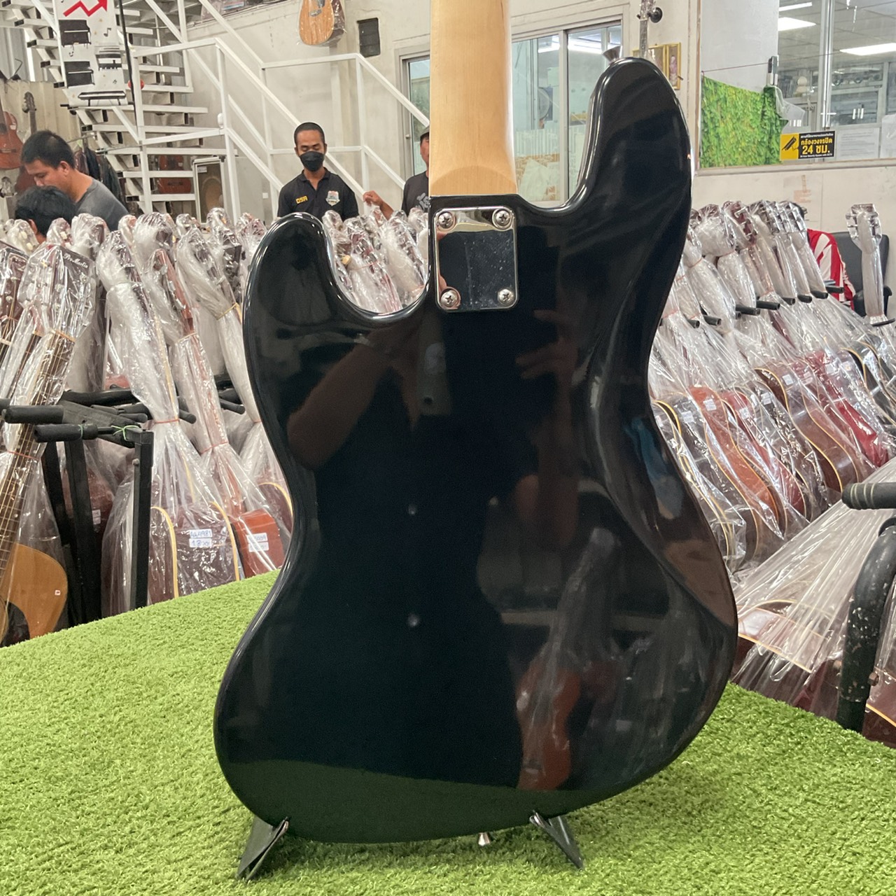 กีต้าร์เบส Gion