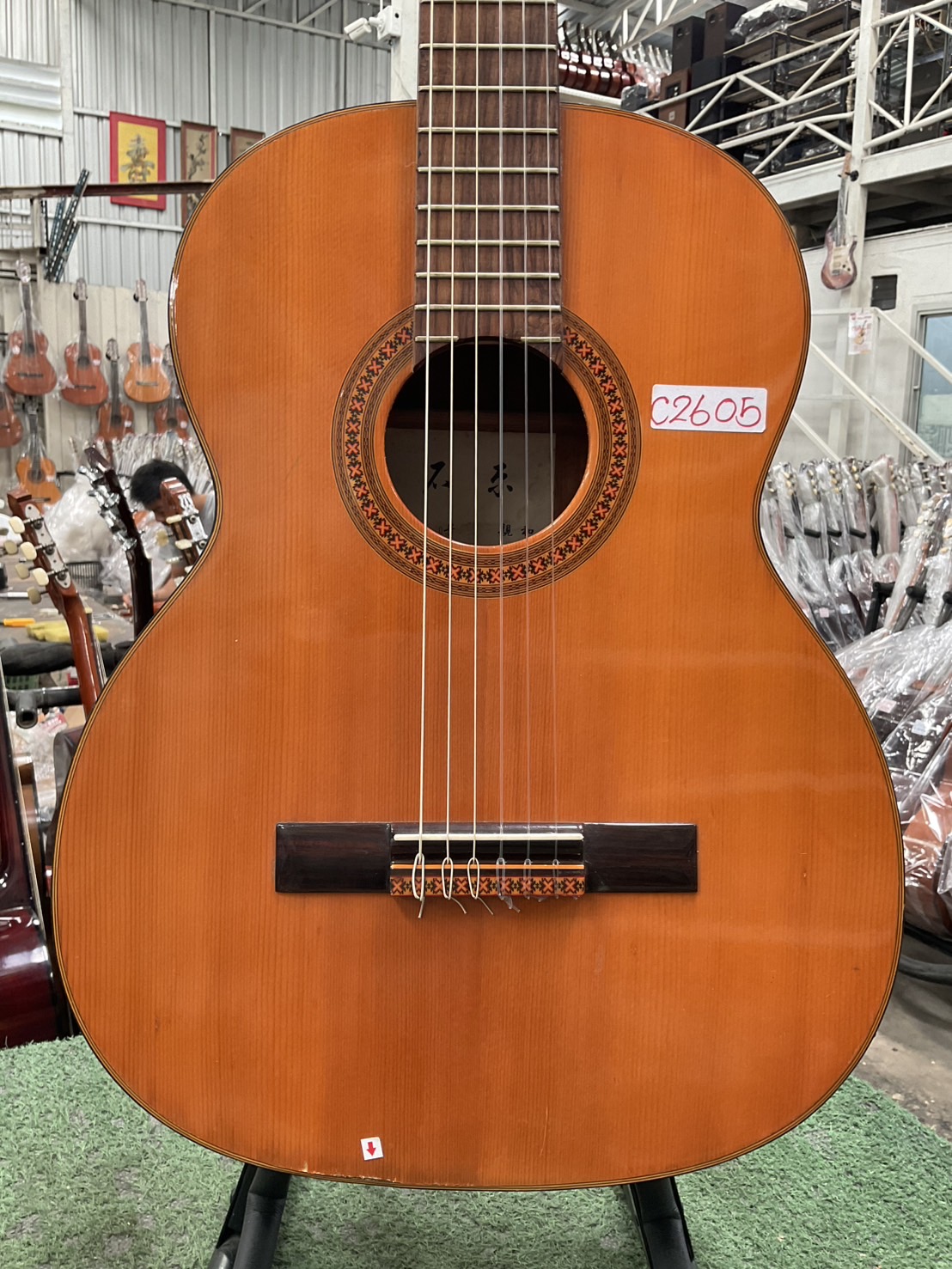 กีต้าร์คลาสสิค ยี่ห้อตามภาพ