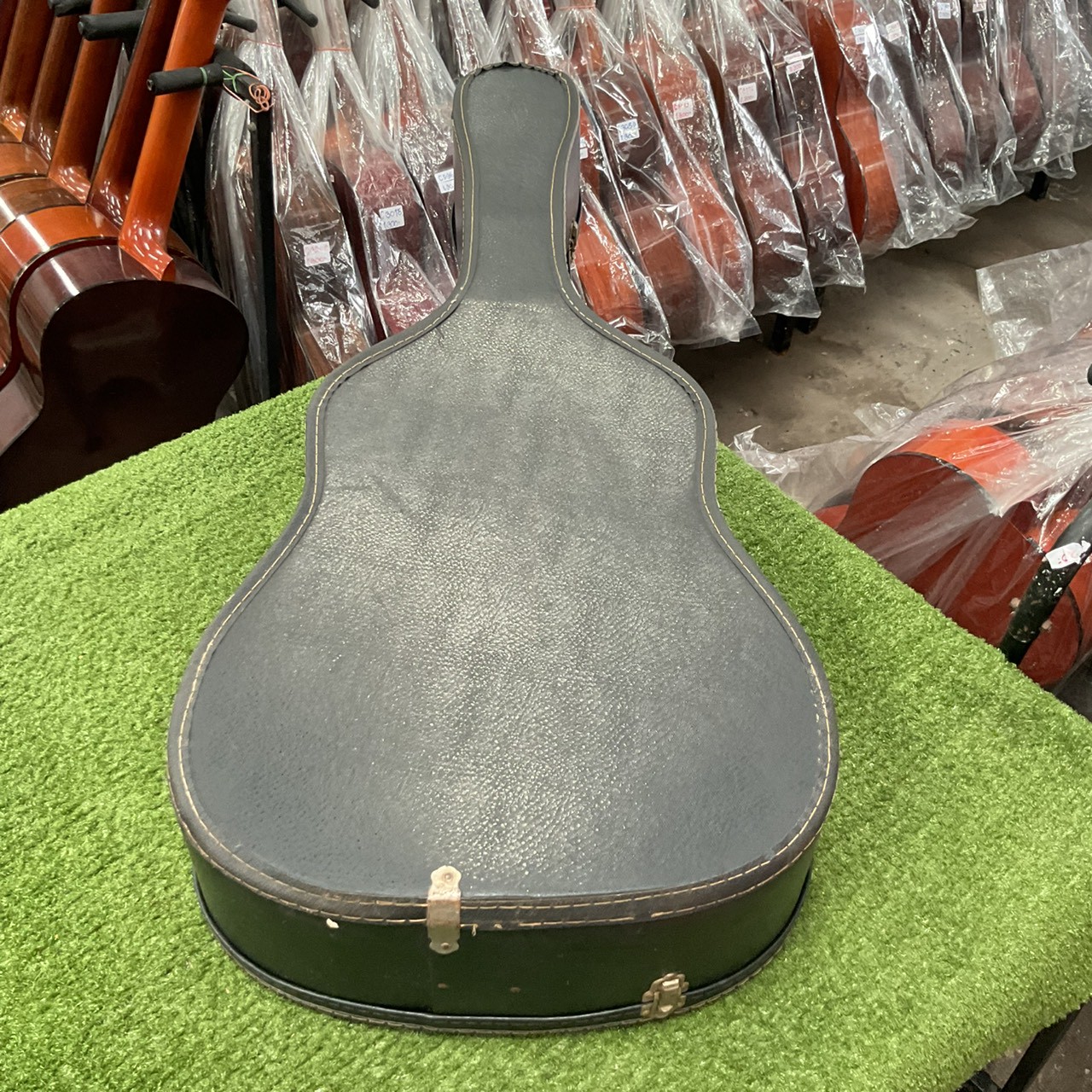 กล่องเคสกีต้าร์โปร่ง