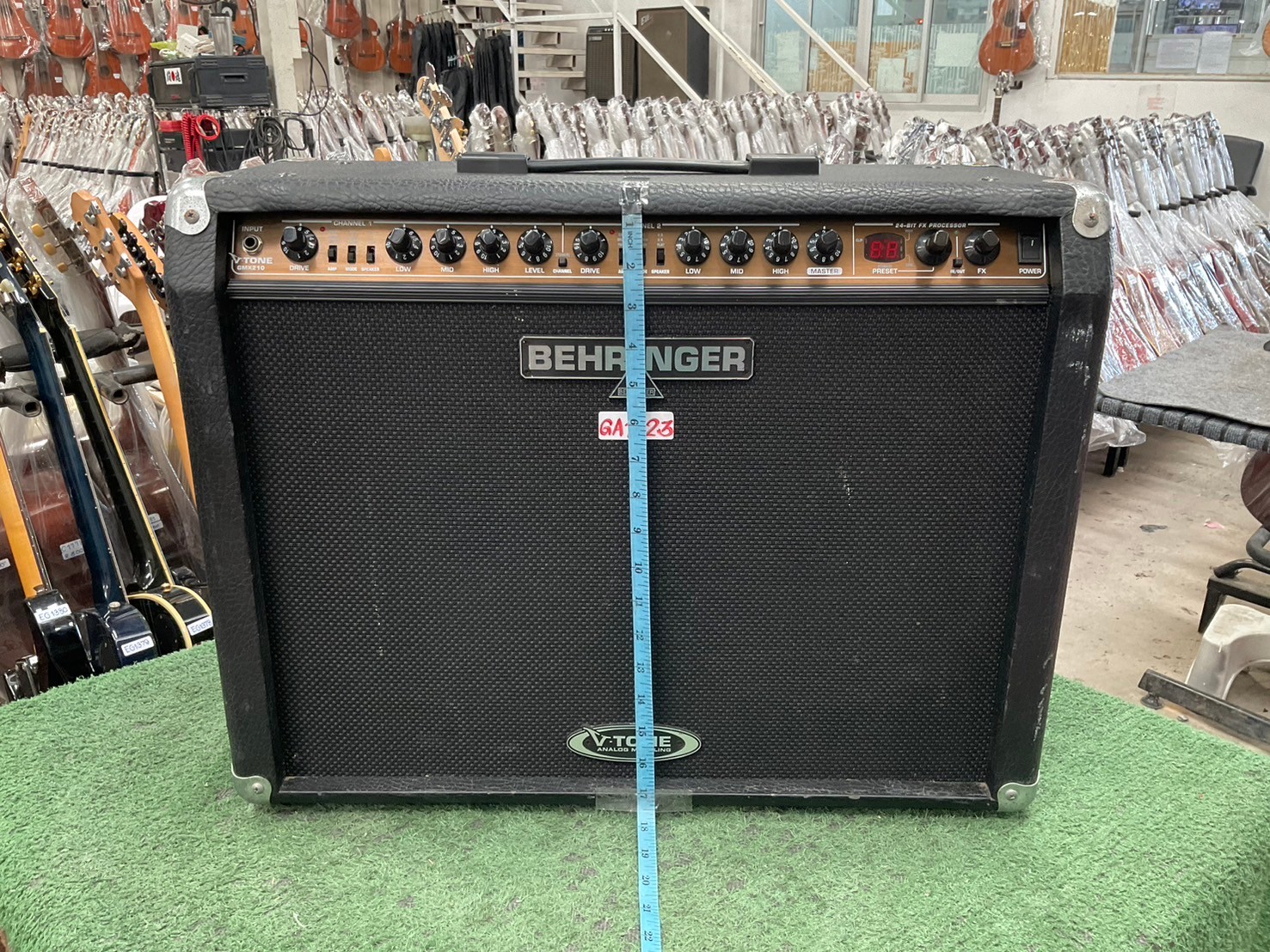 แอมป์กีต้าร์ BEHRINGER : V-TONE GMX210