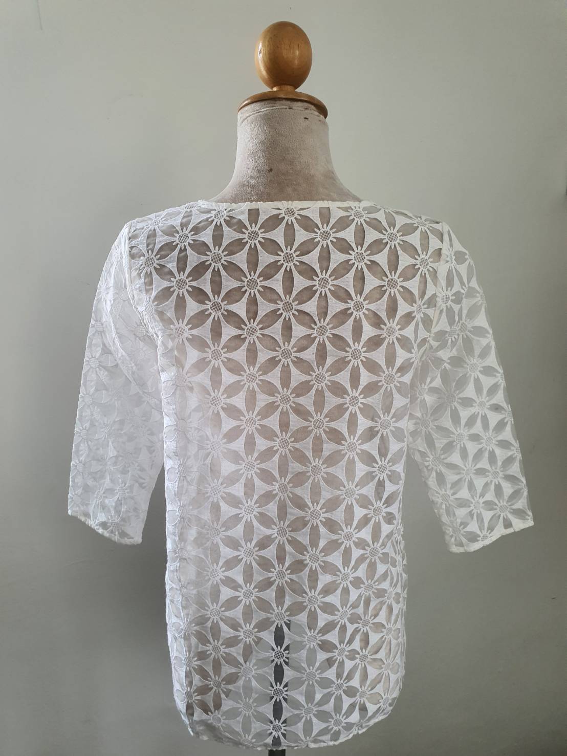 FF05473 เสื้อผ้าชีฟอง มือสอง ลายปักสีขาว