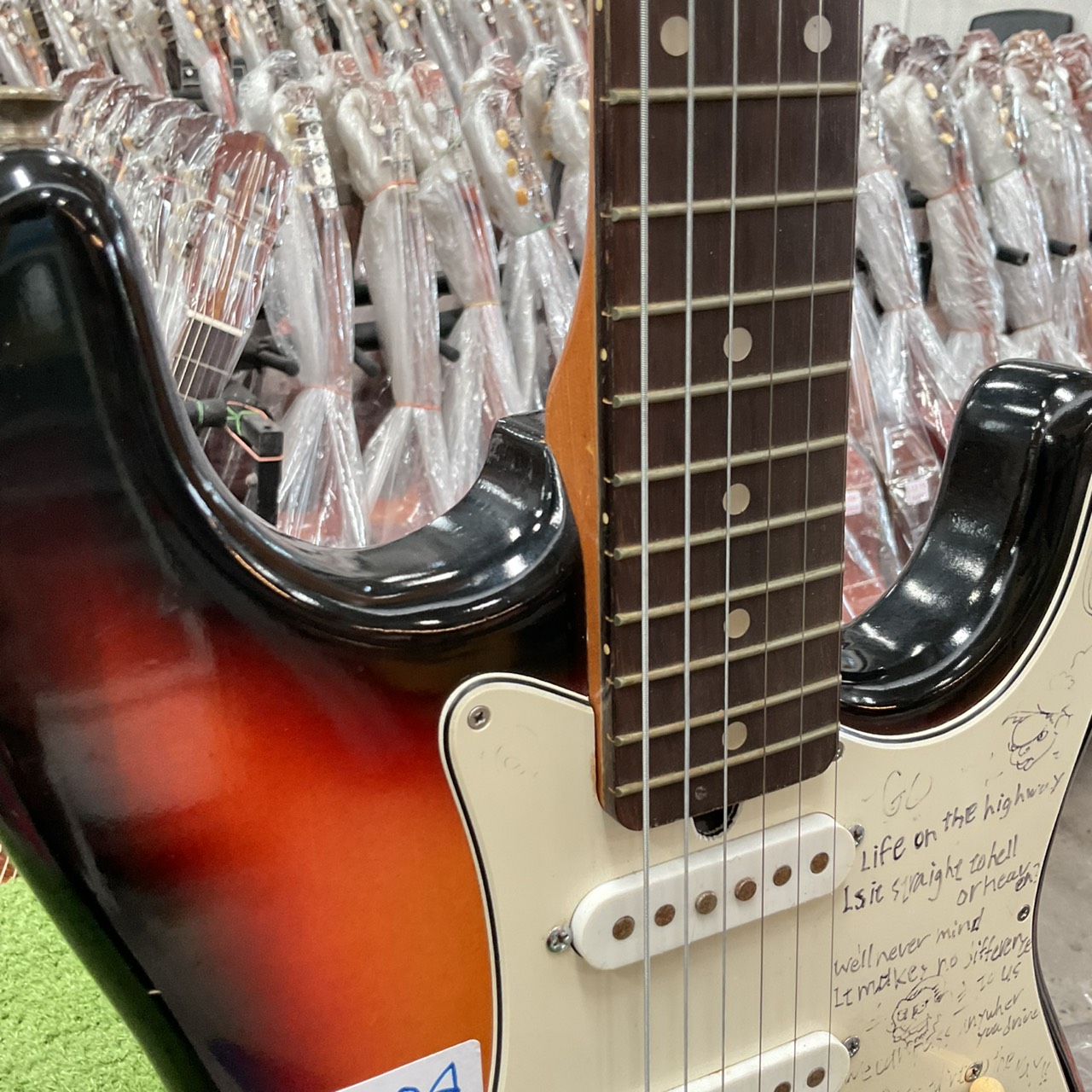 กีต้าร์ไฟฟ้า HOLLY : SPLENDOR