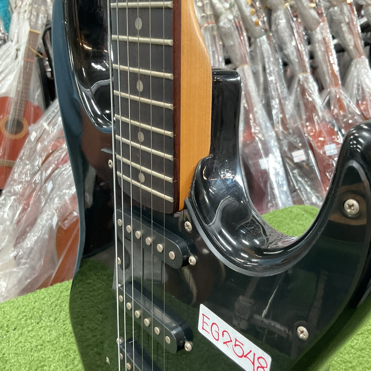 กีต้าร์ไฟฟ้า PRO Session by R.H.SOUND