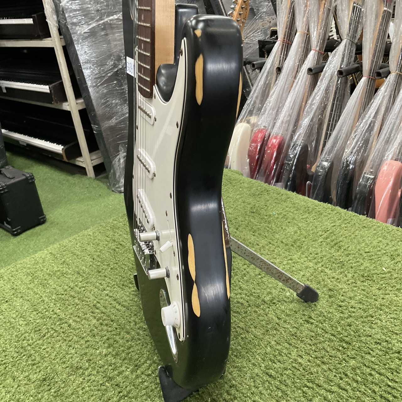 กีต้าร์ไฟฟ้า ยี่ห้อตามภาพ