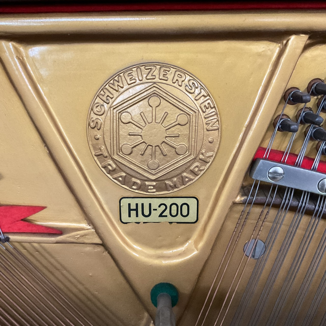 เปียโนอัพไลท์ Schweizerstein : HU-200