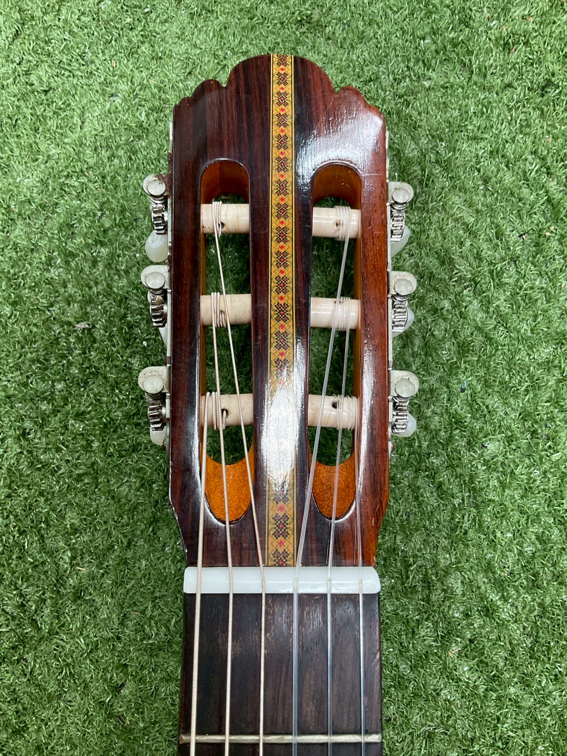 กีต้าร์คลาสสิค ยี่ห้อตามภาพ