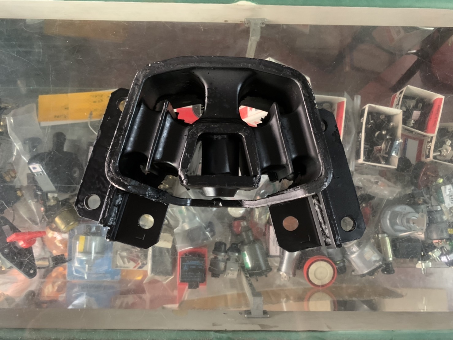 ยางแท่นเกียร์ ISUZU DECA 360 6UZ1 LH