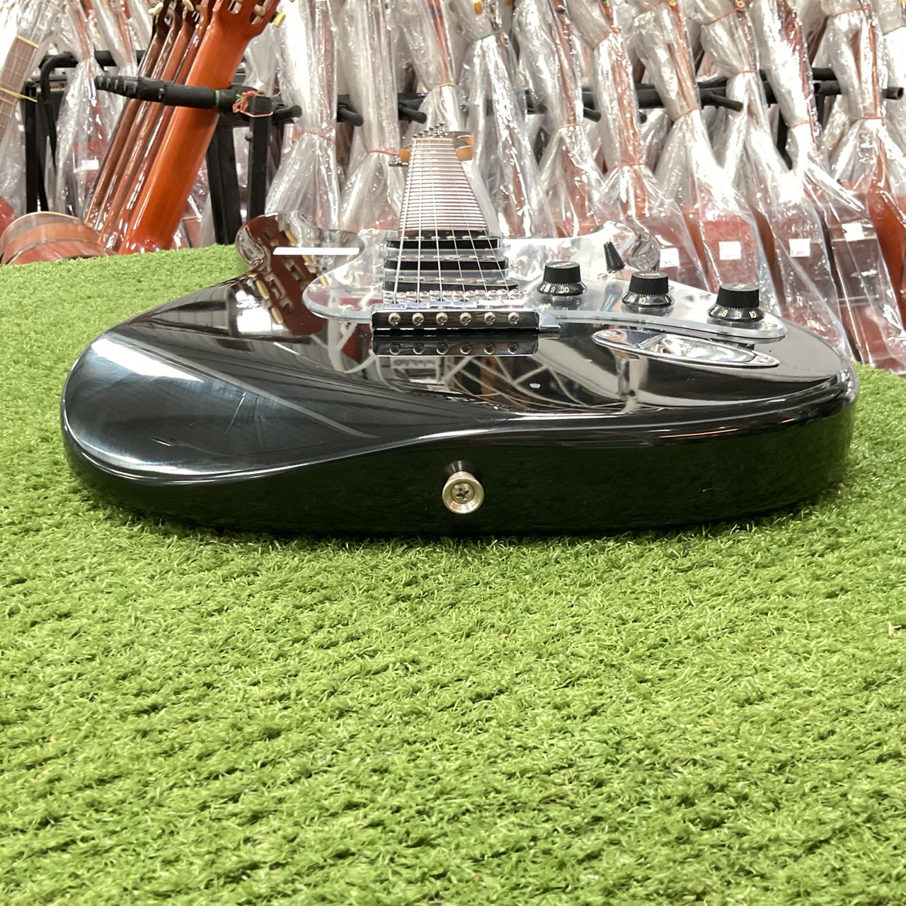 กีต้าร์ไฟฟ้า Mavis