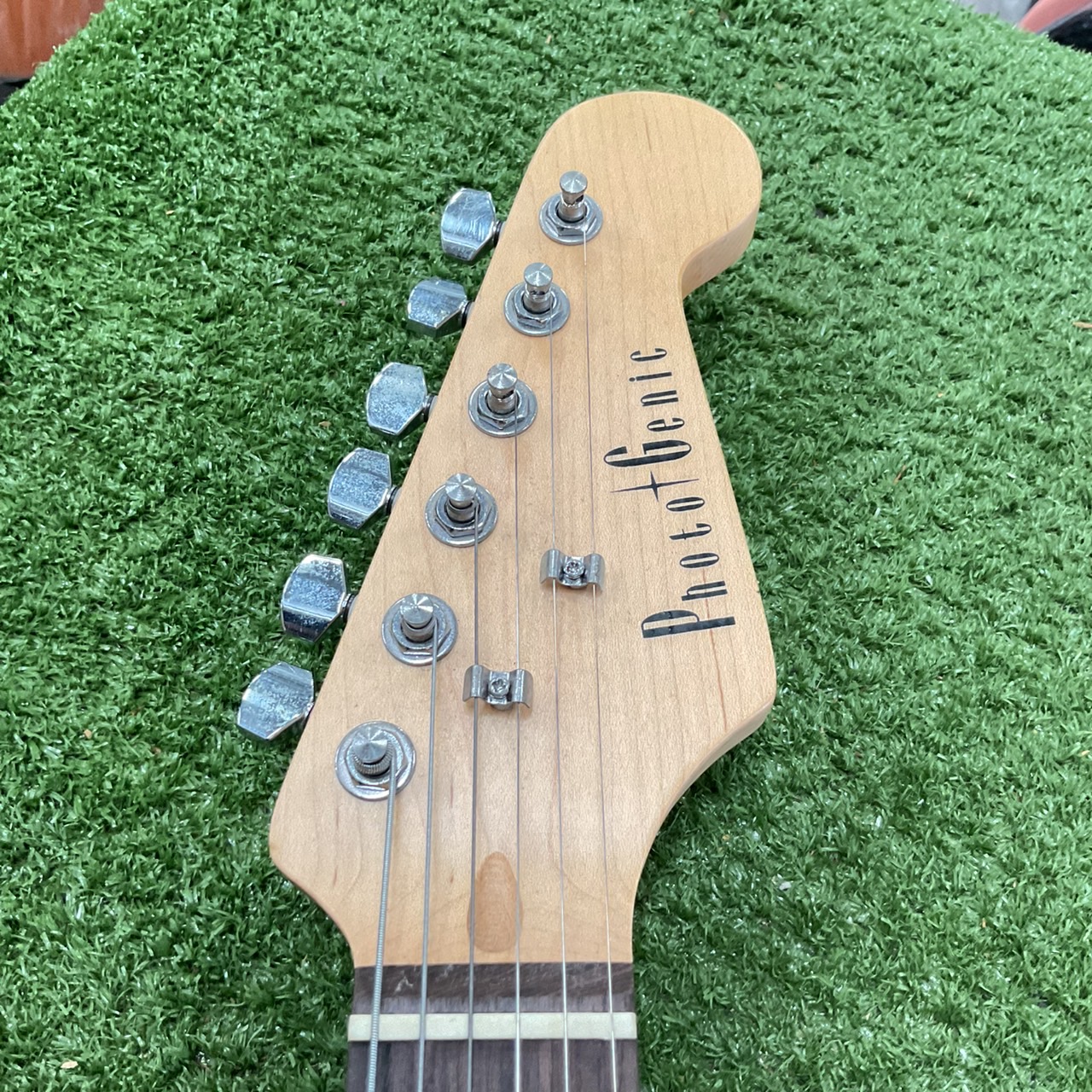 กีต้าร์ไฟฟ้า PHOTO GENLC