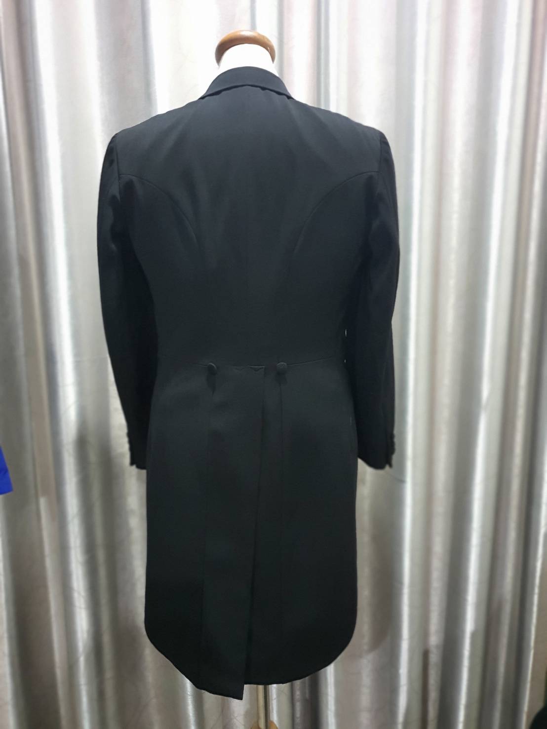 Suit0086 เสื้อสูททักซิโด้ สีดำ มือสอง LEVENTORY อก 36 นิ้ว