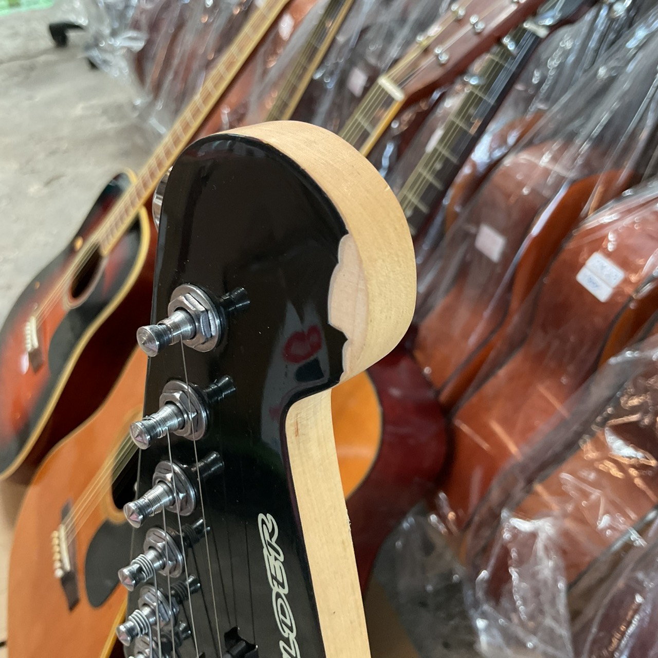 กีต้าร์ไฟฟ้า SELDER