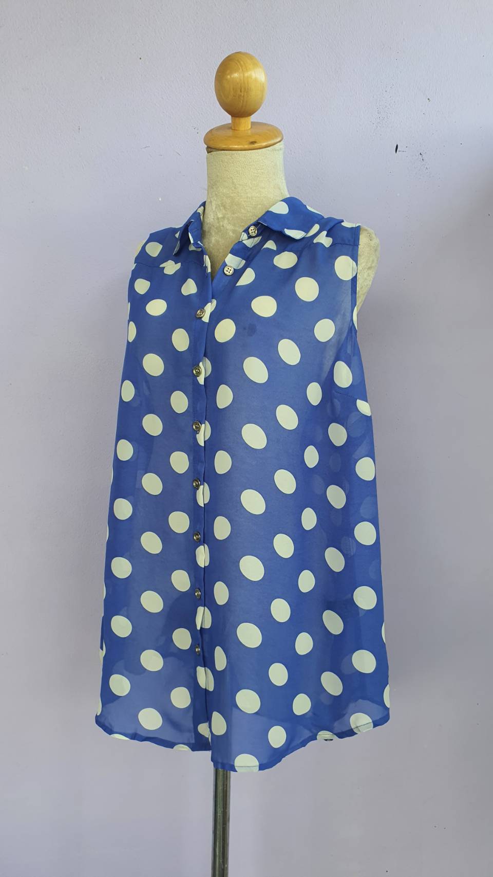 FF03225 เสื้อแฟชั่น ชีฟอง สีฟ้าลายจุด มือสอง อก free-42 นิ้ว