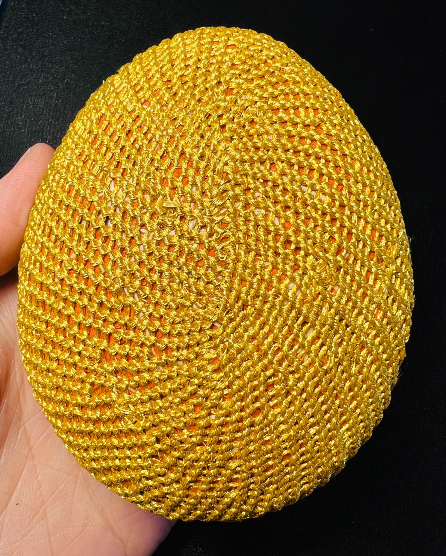 เบี้ยแก้หลวงปู่เจือ (ขนาดจัมโบ้, เชือกถักสีทอง) Bia Kae Luang Pu Juer (Jumbo size, Rope cover-Gold). SKU-01865