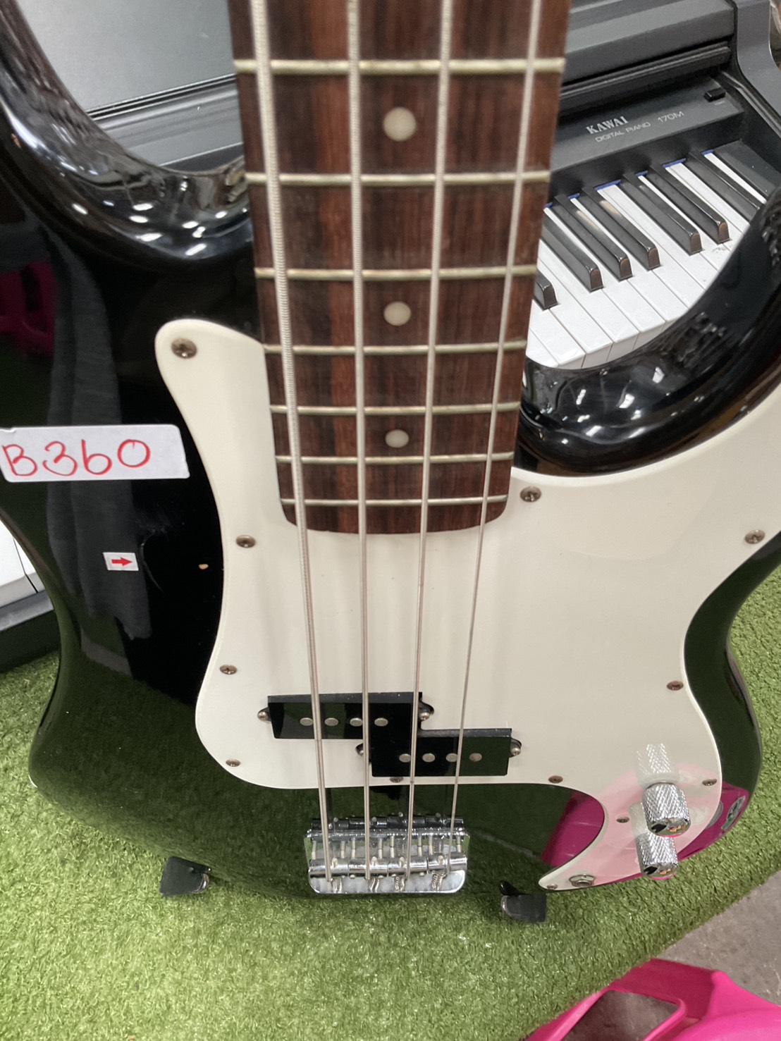 กีต้าร์เบส FORMESTAR